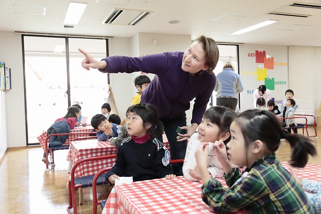 科学するTAMAGAWA　日本語と英語のバイリンガルプログラム「BLES-K」の保育展開