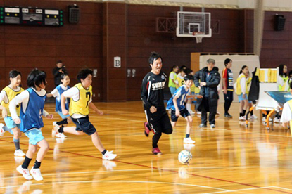 ５年生がfc町田ゼルビアのコーチや選手とスポーツ大会を行いました 玉川の教育 玉川学園