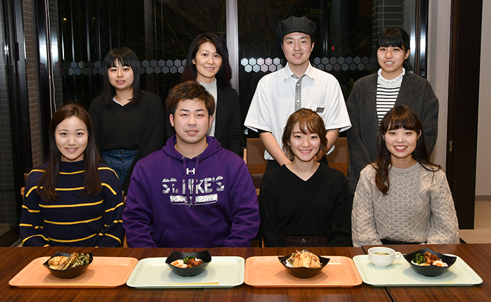 ＜太田ゼミメンバーと食堂スタッフ＞