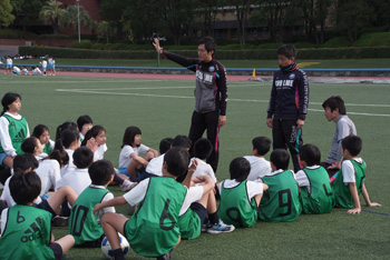 5年生が ｆｃ町田ゼルビア 育成コーチの特別授業に参加 玉川の教育 玉川学園